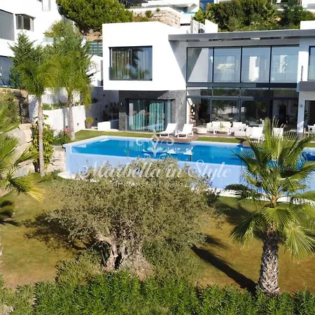 Villa Michaela Moderna De Super Lujo Con Piscina Y Vistas Estepona