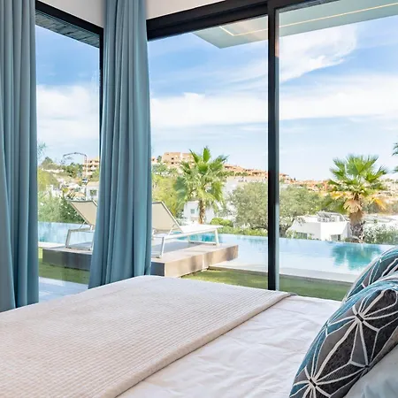 Michaela Moderna De Super Lujo Con Piscina Y Vistas