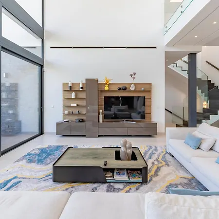 Michaela Moderna De Super Lujo Con Piscina Y Vistas Villa