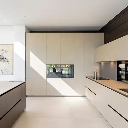 Michaela Moderna De Super Lujo Con Piscina Y Vistas Estepona