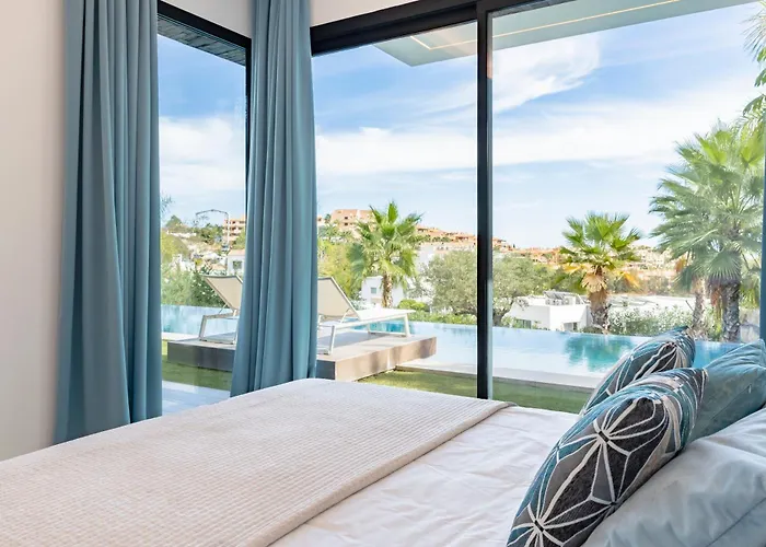 Michaela Moderna De Super Lujo Con Piscina Y Vistas