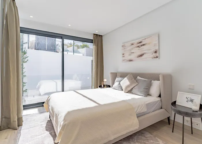 Michaela Moderna De Super Lujo Con Piscina Y Vistas Естепона