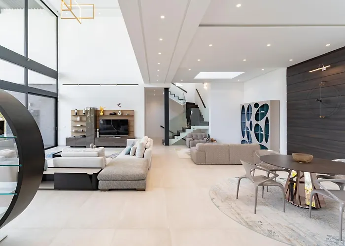 Michaela Moderna De Super Lujo Con Piscina Y Vistas Естепона