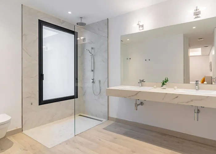 Michaela Moderna De Super Lujo Con Piscina Y Vistas