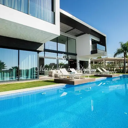 Villa Michaela Moderna De Super Lujo Con Piscina Y Vistas Estepona