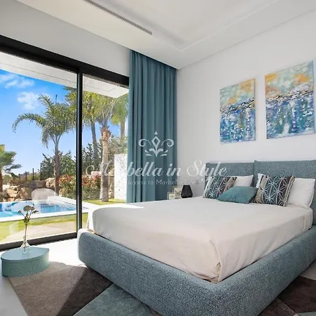 Michaela Moderna De Super Lujo Con Piscina Y Vistas Эстепона