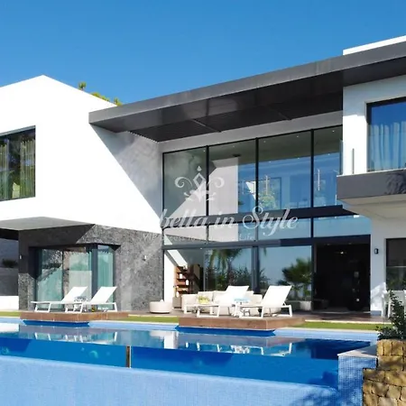 Michaela Moderna De Super Lujo Con Piscina Y Vistas Villa Estepona