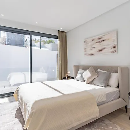 Michaela Moderna De Super Lujo Con Piscina Y Vistas Эстепона