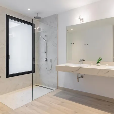 Michaela Moderna De Super Lujo Con Piscina Y Vistas