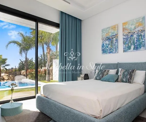Michaela Moderna De Super Lujo Con Piscina Y Vistas Estepona