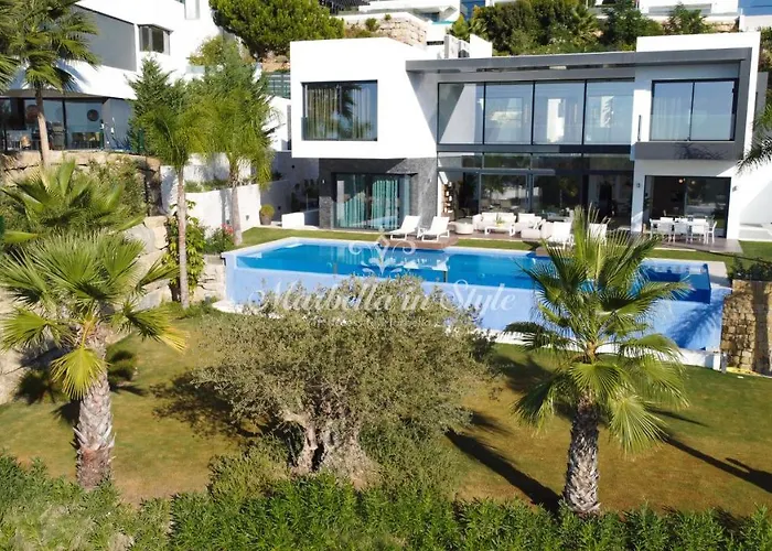 Villa Michaela Moderna De Super Lujo Con Piscina Y Vistas Estepona