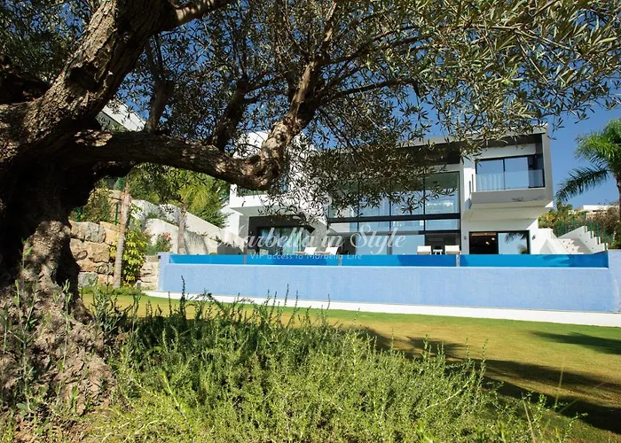 Michaela Moderna De Super Lujo Con Piscina Y Vistas