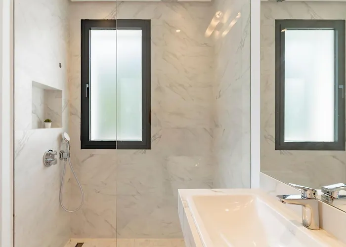 Michaela Moderna De Super Lujo Con Piscina Y Vistas