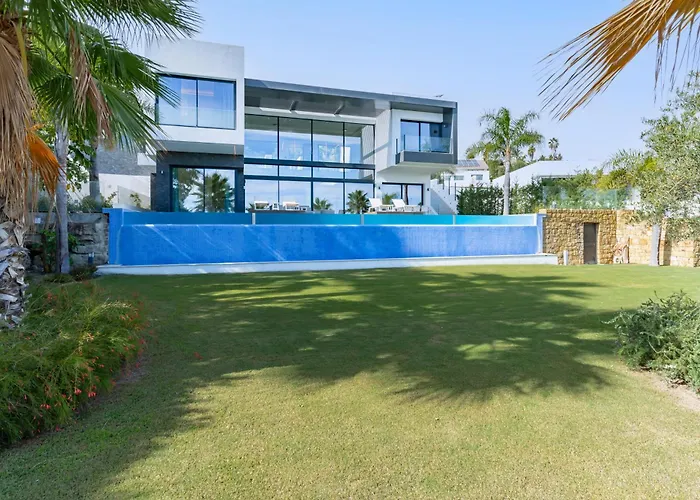 Michaela Moderna De Super Lujo Con Piscina Y Vistas Villa Estepona