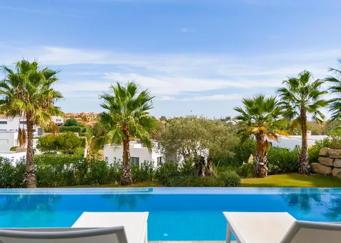 Villa Michaela Moderna De Super Lujo Con Piscina Y Vistas Estepona
