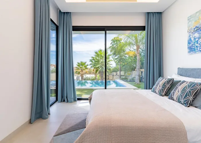Michaela Moderna De Super Lujo Con Piscina Y Vistas Villa Estepona