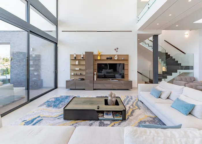 Michaela Moderna De Super Lujo Con Piscina Y Vistas Villa