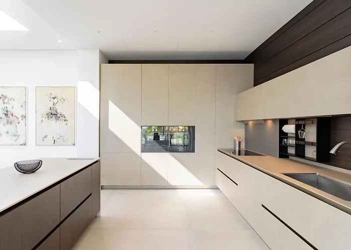 Michaela Moderna De Super Lujo Con Piscina Y Vistas Estepona