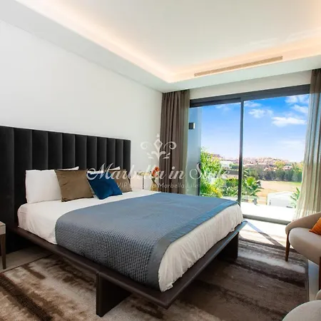 Michaela Moderna De Super Lujo Con Piscina Y Vistas Villa Estepona