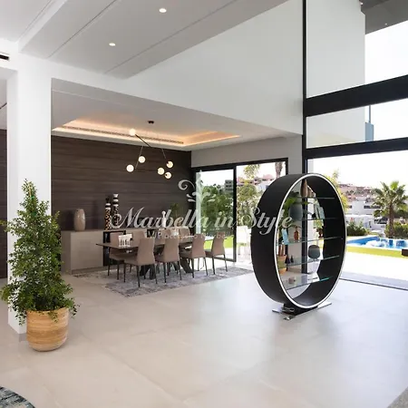 Michaela Moderna De Super Lujo Con Piscina Y Vistas Villa Estepona