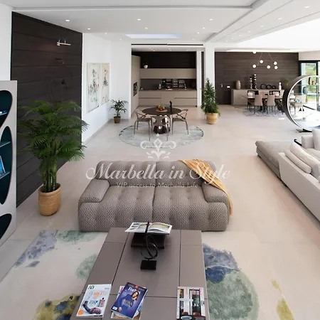Michaela Moderna De Super Lujo Con Piscina Y Vistas Villa