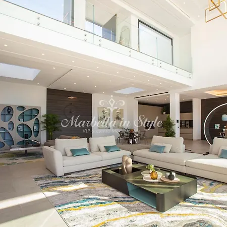 Michaela Moderna De Super Lujo Con Piscina Y Vistas Villa