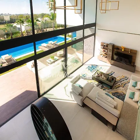 Vila Michaela Moderna De Super Lujo Con Piscina Y Vistas Estepona