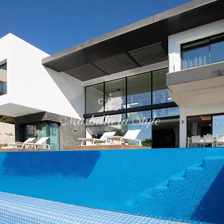 Vila Michaela Moderna De Super Lujo Con Piscina Y Vistas Estepona