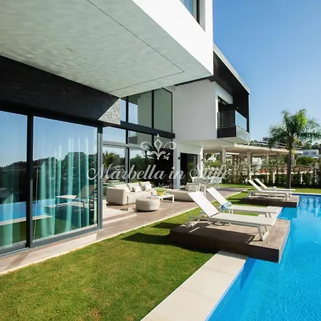 Vila Michaela Moderna De Super Lujo Con Piscina Y Vistas *